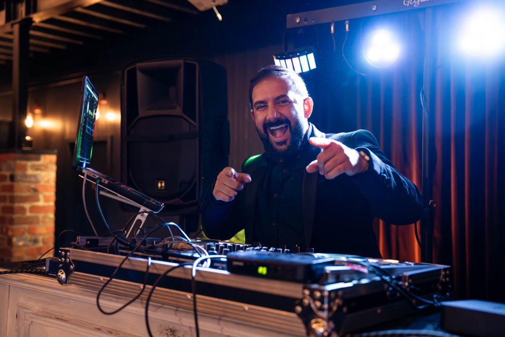 Melbourne Wedding DJ & MC