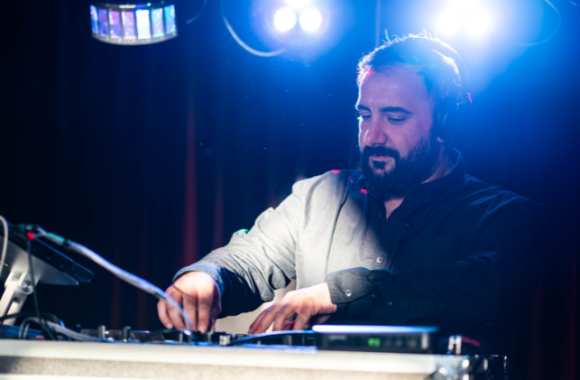 Behind the Decks: How a Melbourne DJ Reads the Room