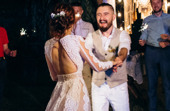 7 Ways to Match Your Wedding Music & Theme with the Right Melbourne Wedding DJ 7 Ways to Match Your Wedding Music & Theme with the Right Melbourne Wedding DJ